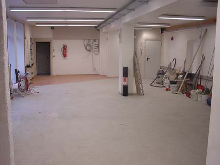 Halle leer
