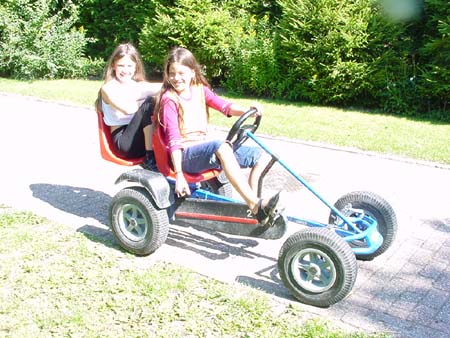 Janis+DariaaufGoKart